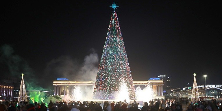 “Улаанбаатарын мөнгөн шөнө“ цэнгүүний хөтөлбөр